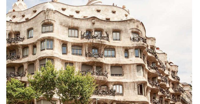 کازا میلا La Pedrera اثر آنتونی گائودی Antoni Gaudí