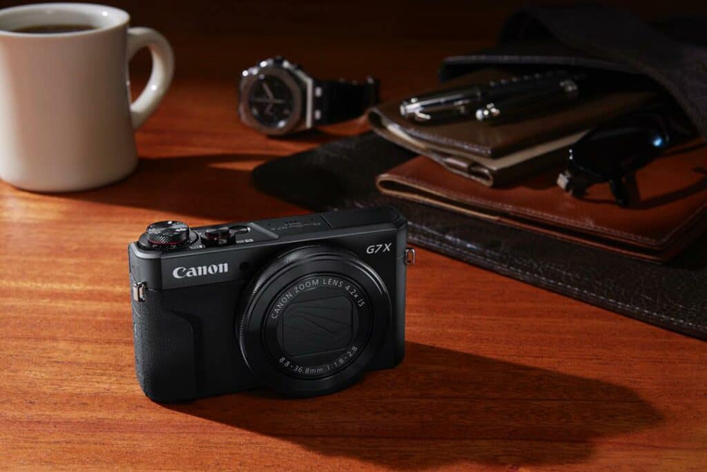 دوربین کامپکت Canon که دارای سنسور 1 اینچی است.